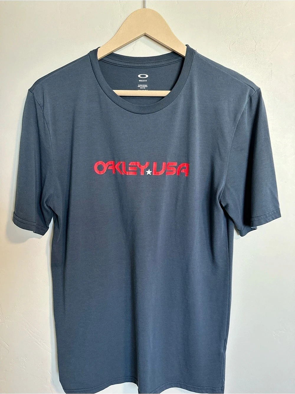 Oakley Men's Short Sleeve Tee Size Medium Like New